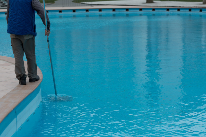 בריכה נקייה - איך לשמור על ניקיון בריכה מלבנית לאורך כל העונה